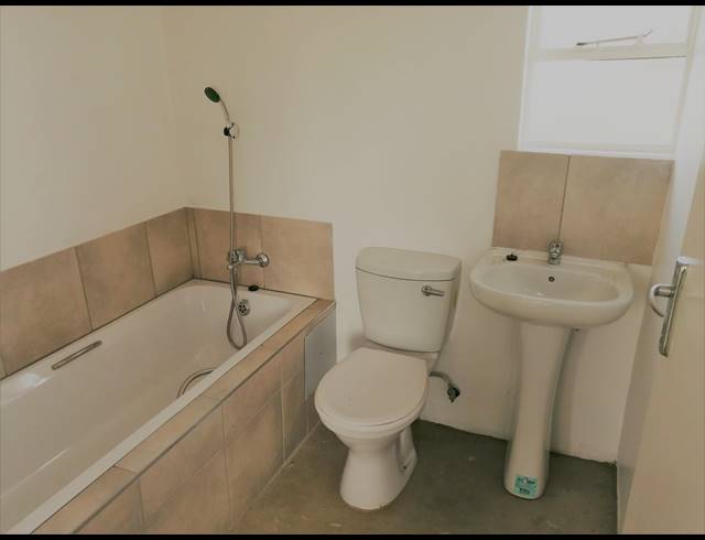 2 BEDROOM FREEHOLD FOR SALE IN SHARON PARK